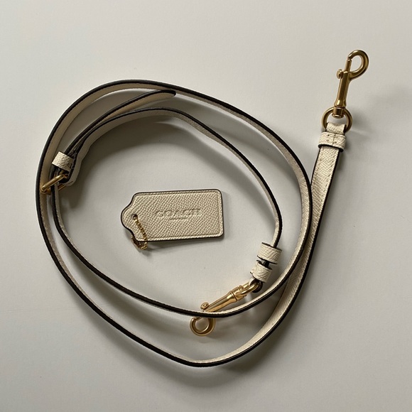 Coach cream handbag. No stains or flaws. Pristine condition - Picture 3 of 4